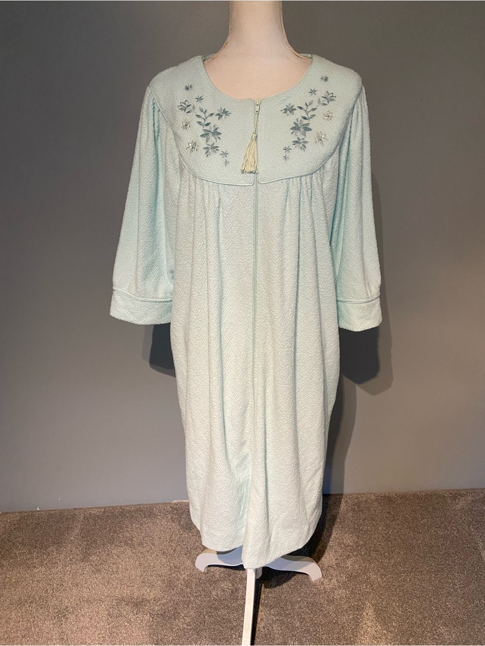 Embroidered Light Mint Women's Robe with zip Tassel Closure